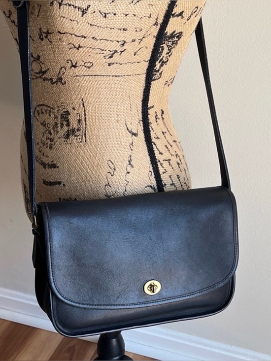 Coach Handbags - Coach Black Leather Shoulder Bag with Gold Turnlock